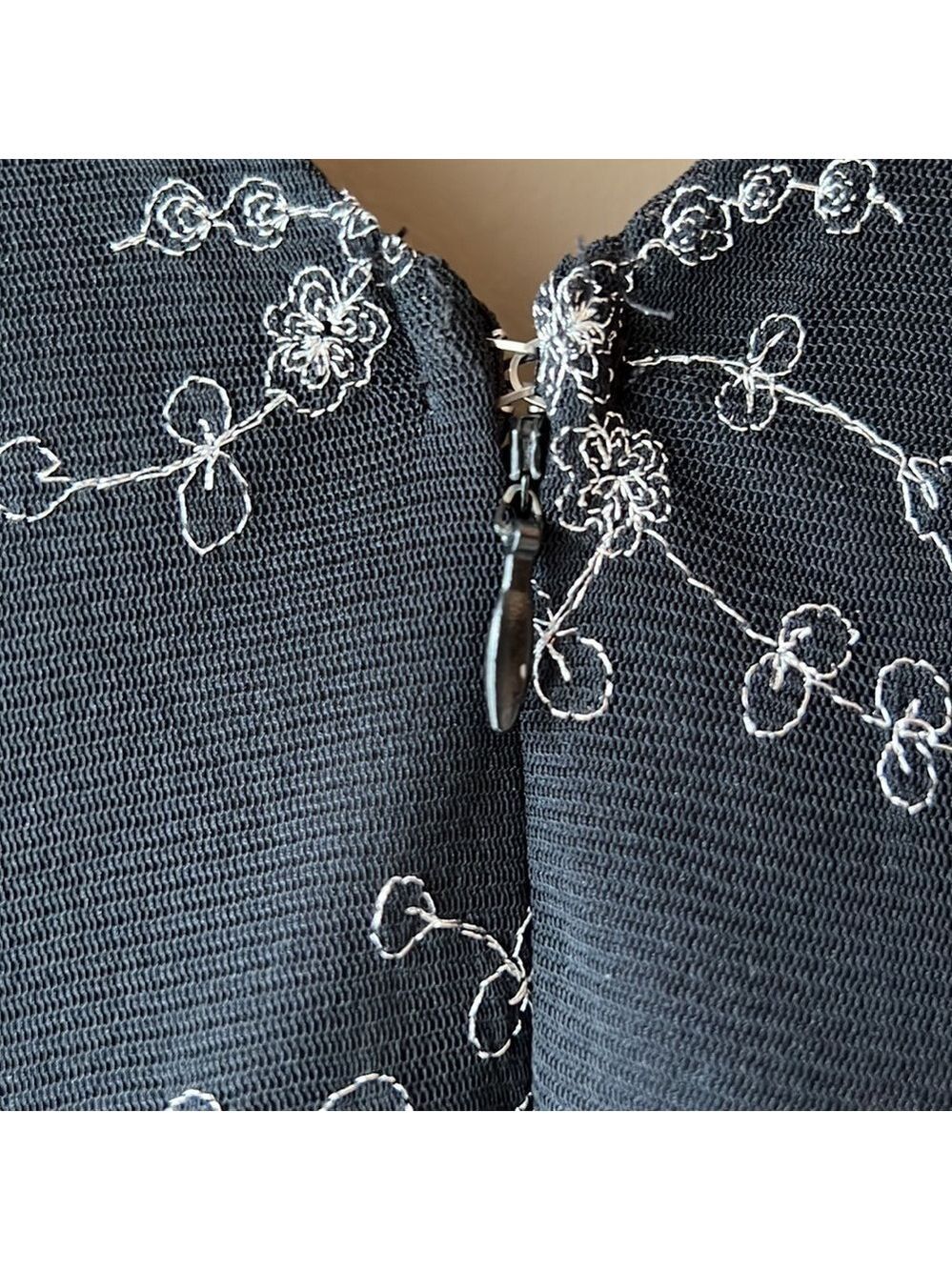 le CHÂTEAU Black V Neck Sleeveless Dress Size Small - Picture 8 of 13
